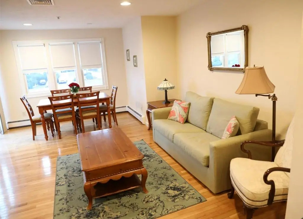 By The Sea Guests Bed & Breakfast and Suites