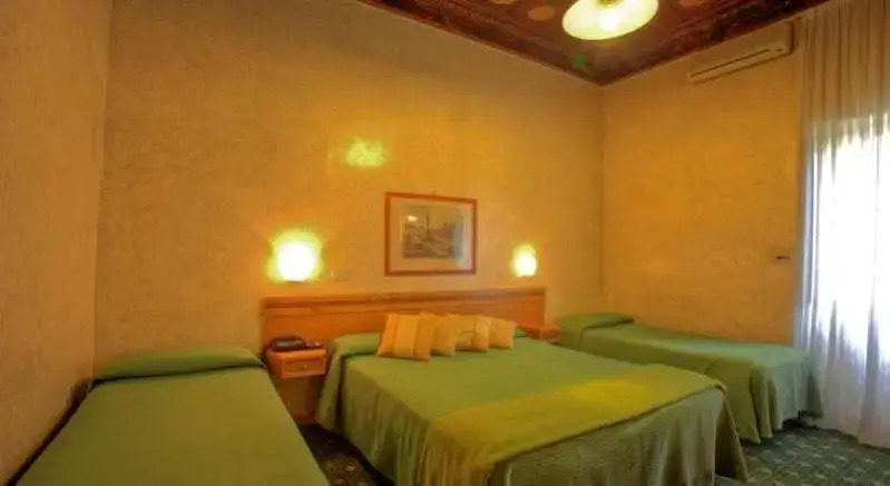 Hotel Embassy