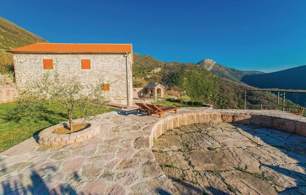 Awesome Home In Tivat