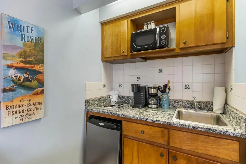 2 bdr Suite Right on Lake Tablerock Near Big Cedar Lodge Red Bud Cove