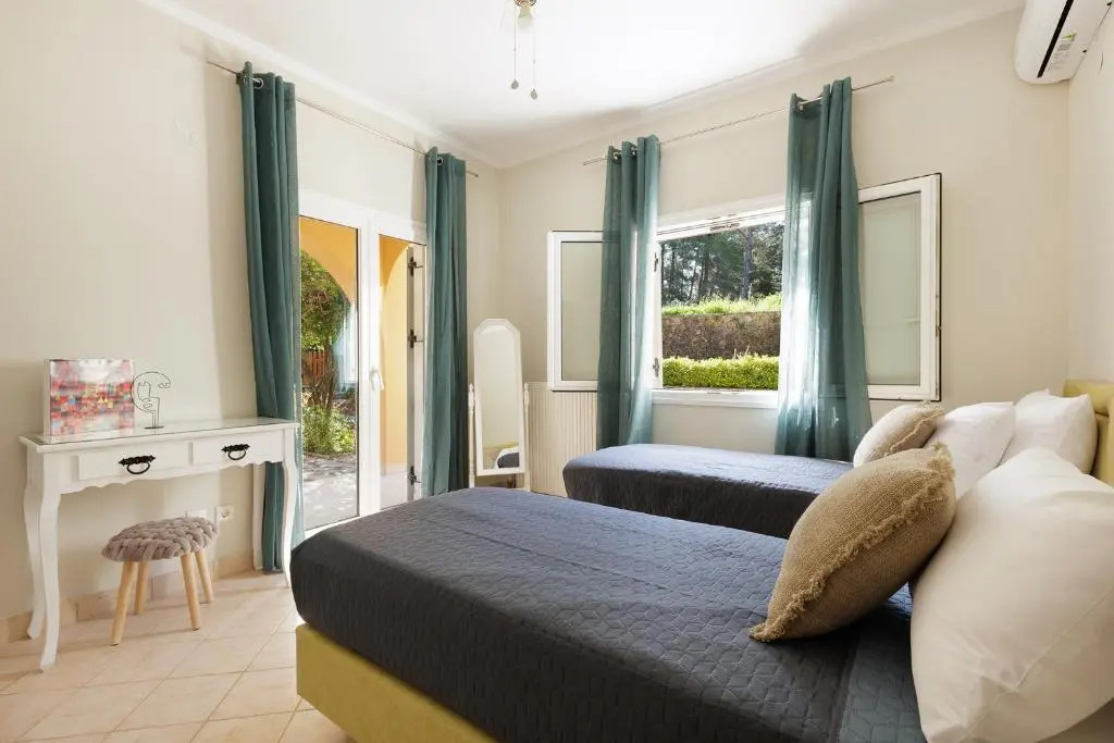 Spyrelia Villa with Private Pool & Outdoor Hot Tub