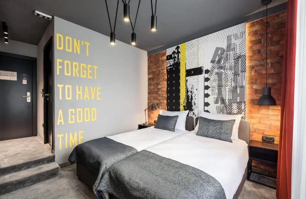 7 Rooms Suites
