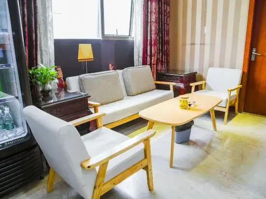 Chongqing Dihong Hotel (Three Gorges Square High-speed Railway Station)