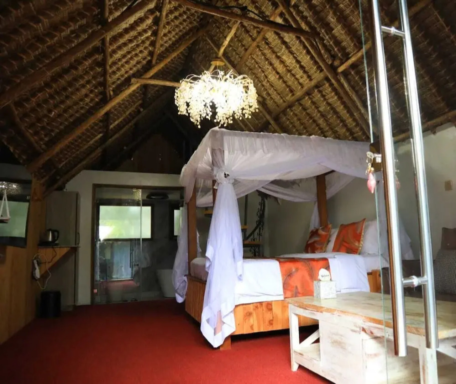The Giraffe Cottages Restaurant and Bar