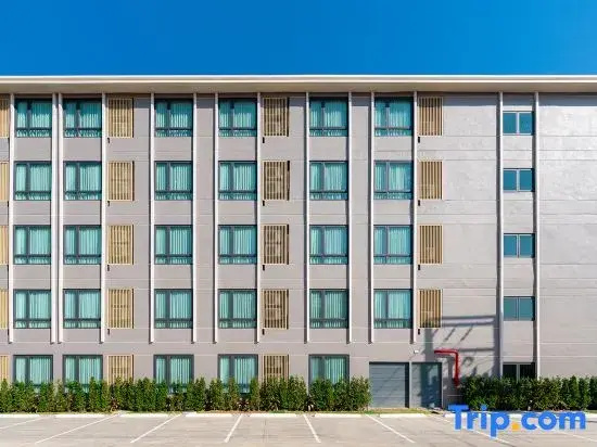 B2 Grand Nimman Premier Hotel