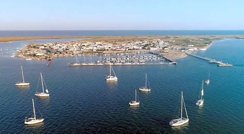 Pine House - Faro Airport, Beach and City Center