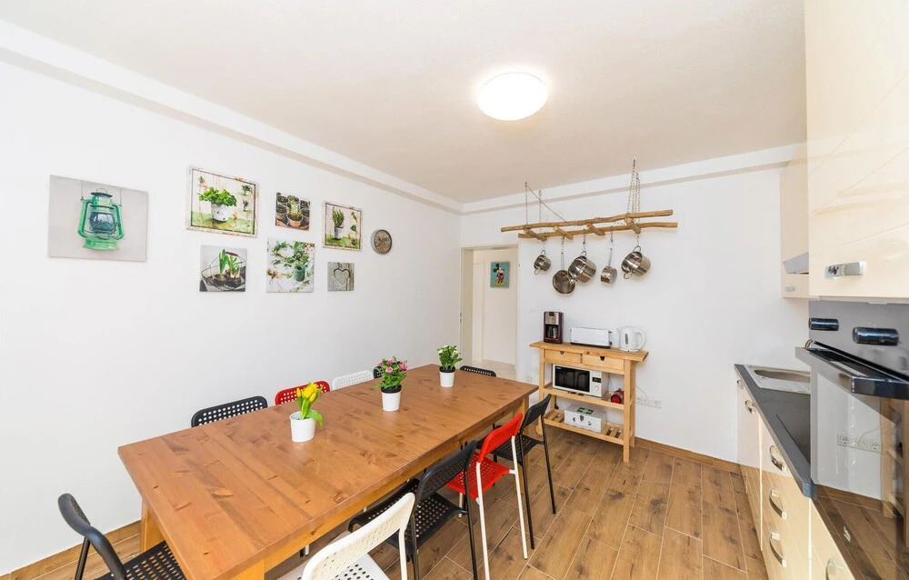 Beautiful Home in Okrug Gornji With Wifi and 4 Bedrooms