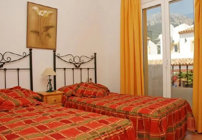 Bungalow with terrace, pool in Alicante