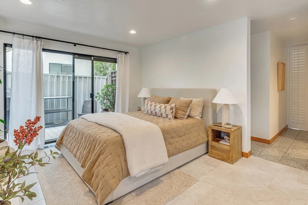 Walk to Venice Beach & More! Serene Apt w/ Patio