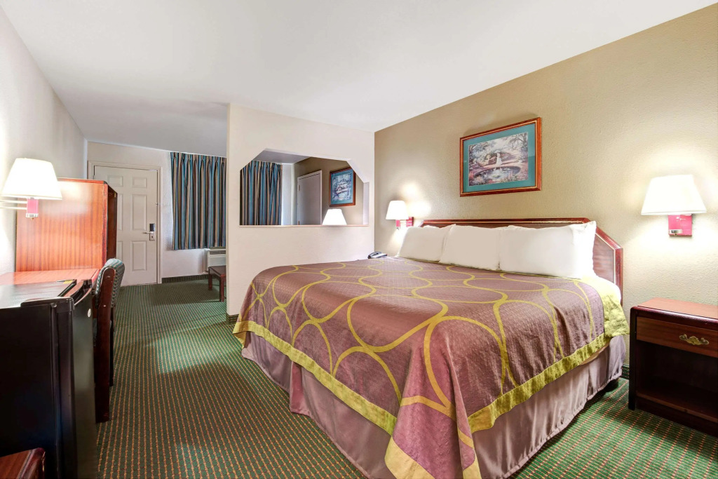 Super 8 by Wyndham Richardson Dallas