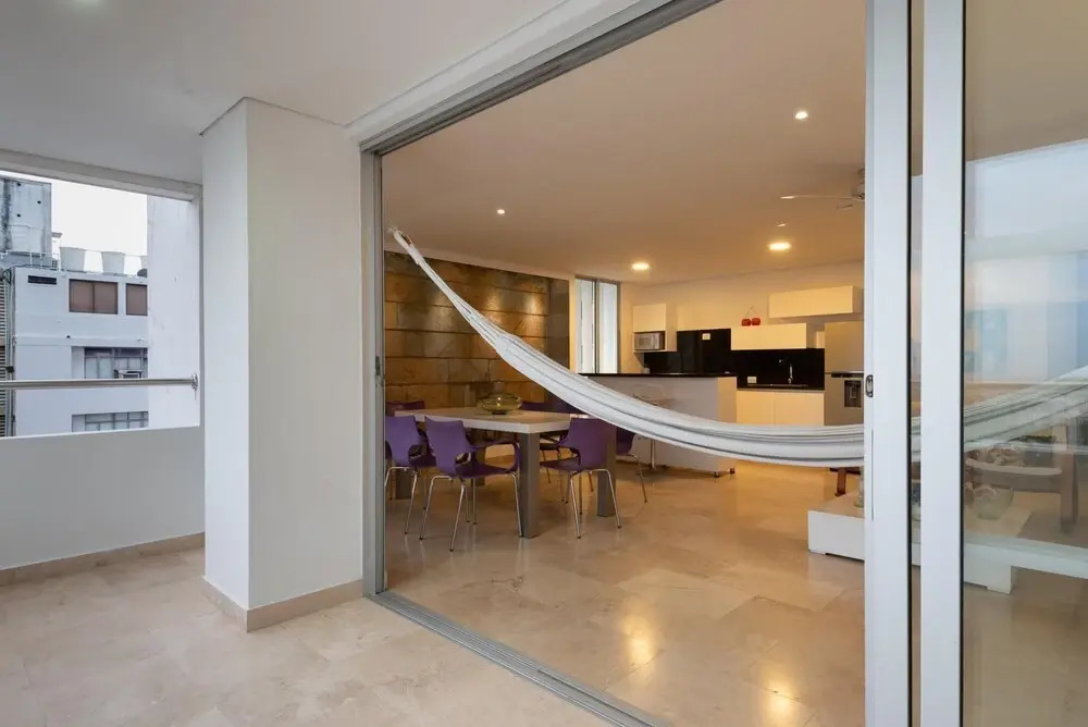 Centric 4 BR w Spacious Rooms Centro Amurallado by Huespedia