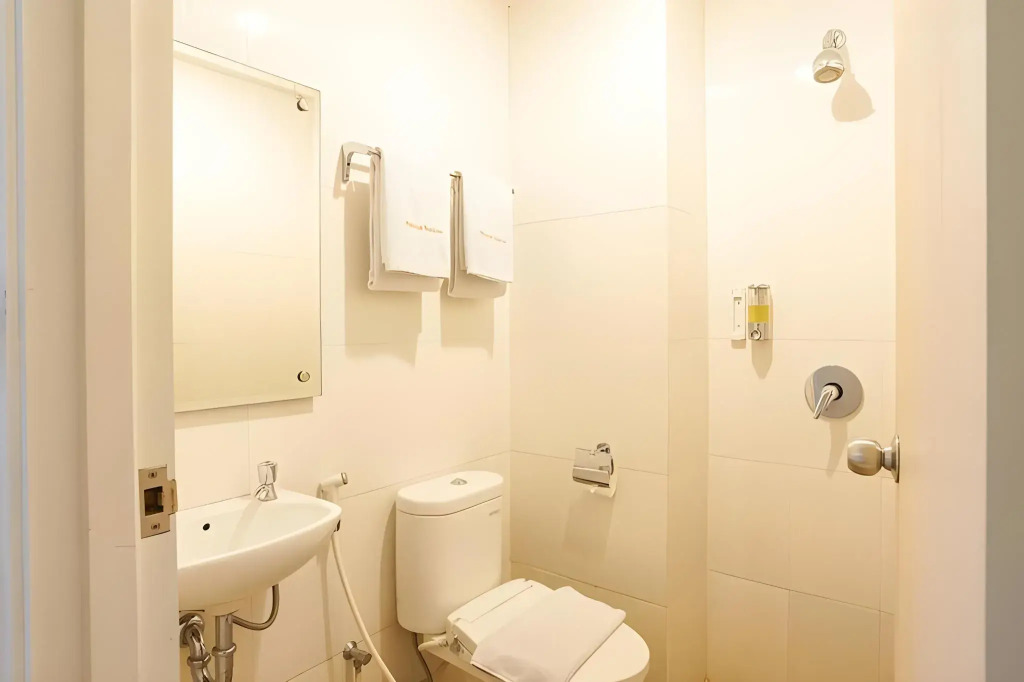 ZEN Rooms Pasar Ikan Losari