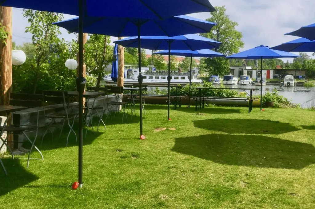 havelblau Ferienlofts - Stilvoll wohnen unmittelbar an der Havel - zentral - Küche - WLAN - Wallbox - Kajaks und Fahrräder vor Ort