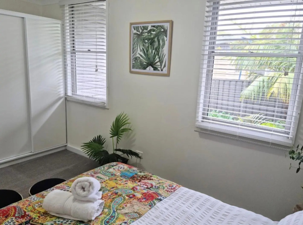 Swanway family holiday home - 15 min walk to beach, seconds to lake