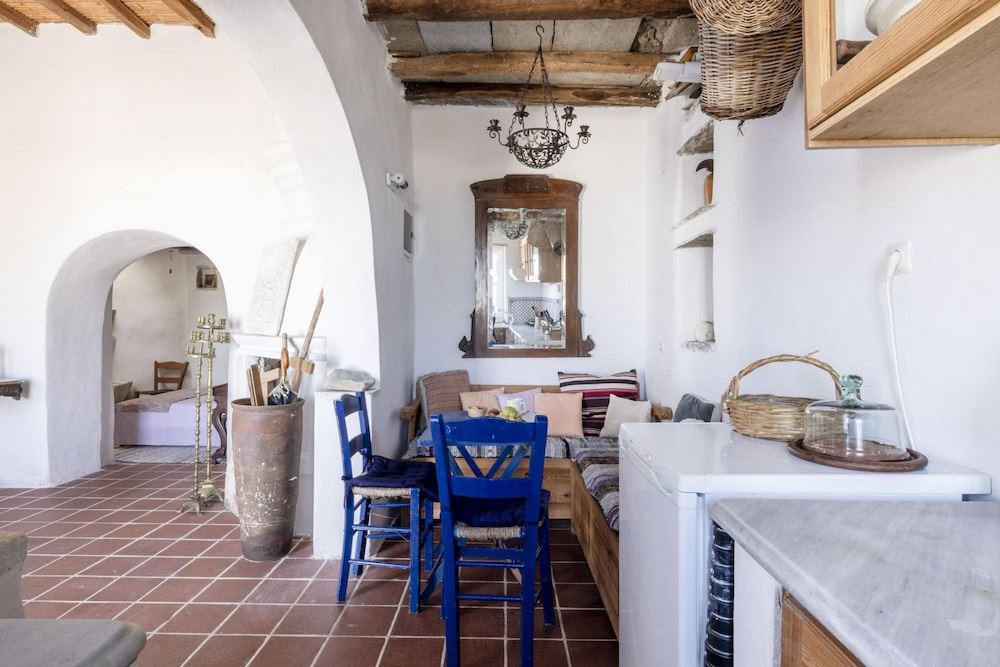 Daphnis the Artist s House