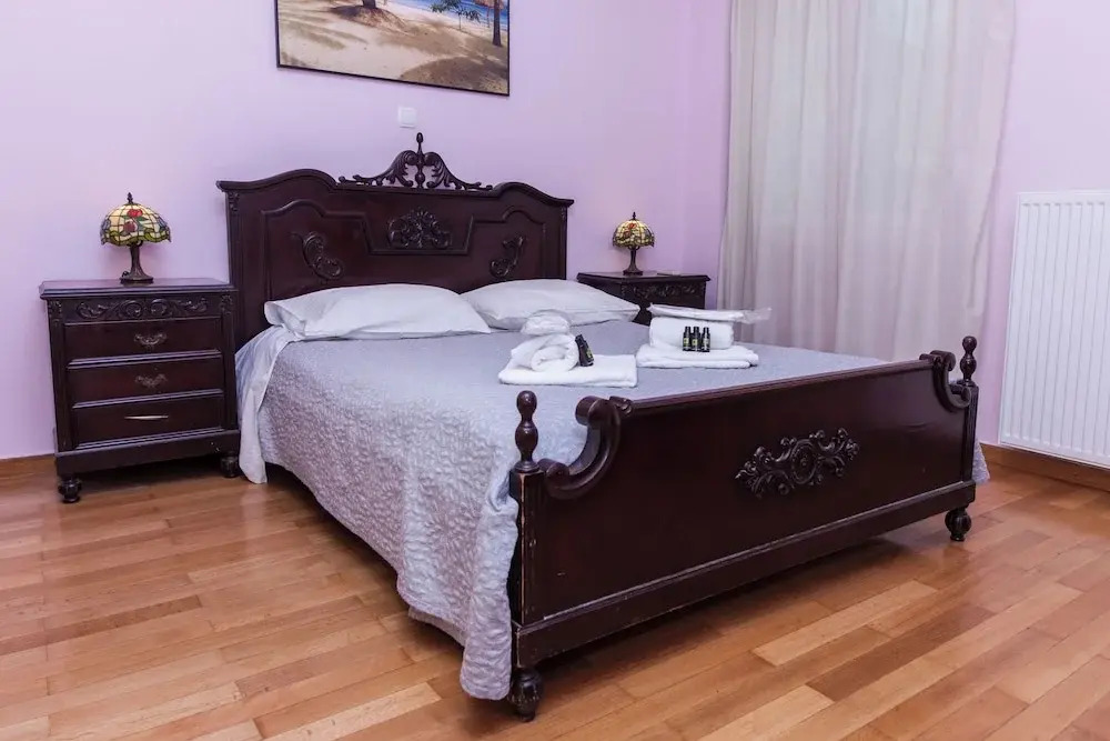 Classic Koukaki Living 2 Bd with Balcony
