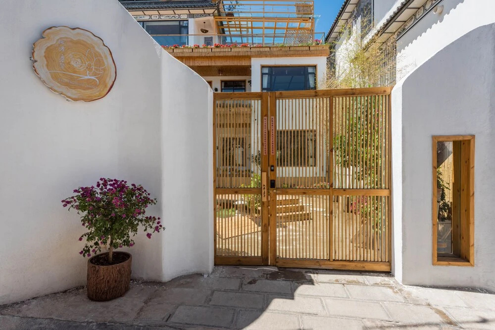 Dali Orchard Suites