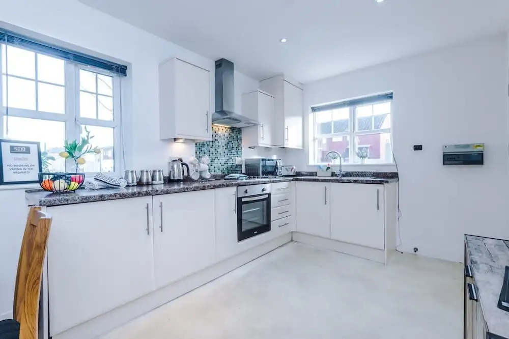 Modern House Ideal for Contractors Sleeps 8