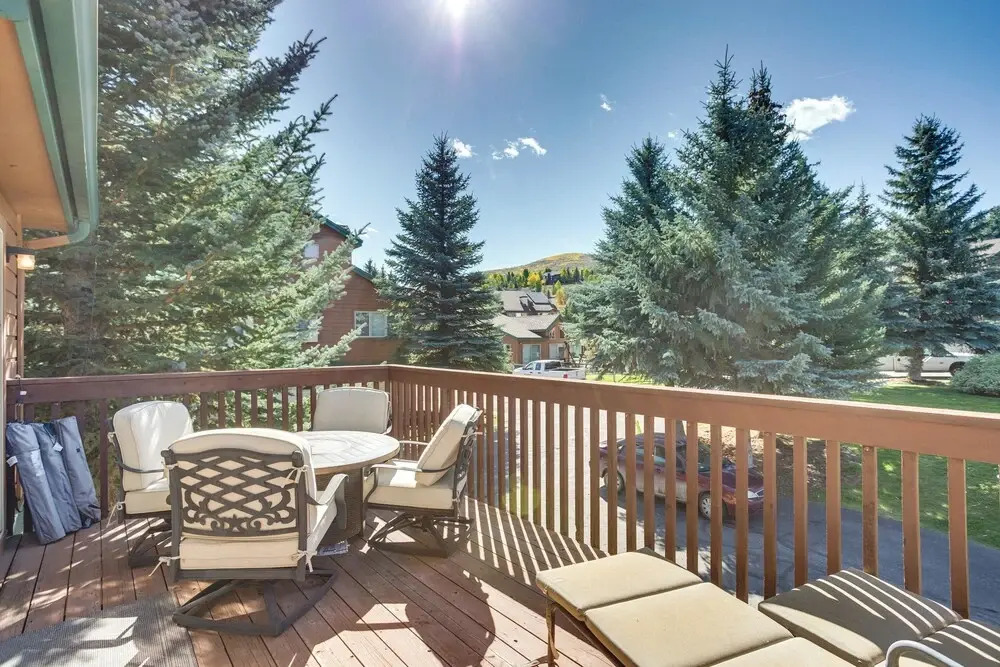 Cozy Colorado Retreat w/ Deck, Grill & Pool Access