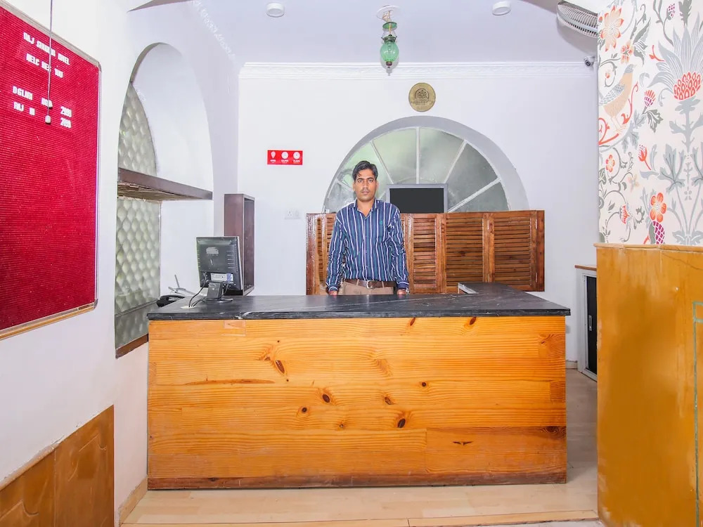 OYO 18849 Hotel Raj Shikhar