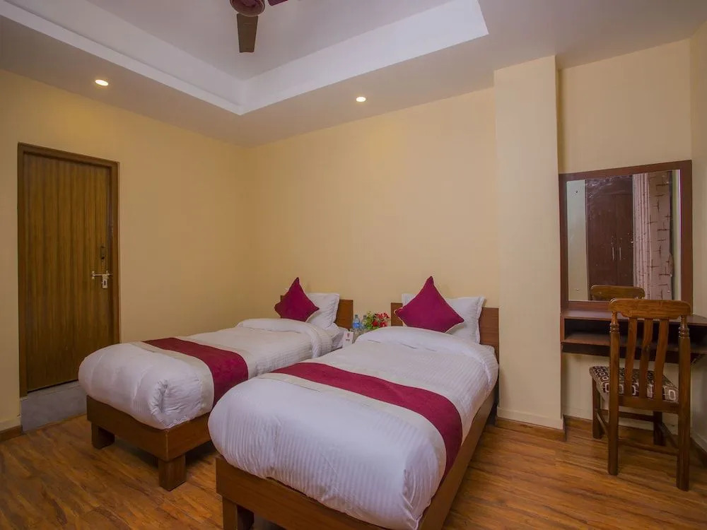 OYO 273 Hotel Rara Palace