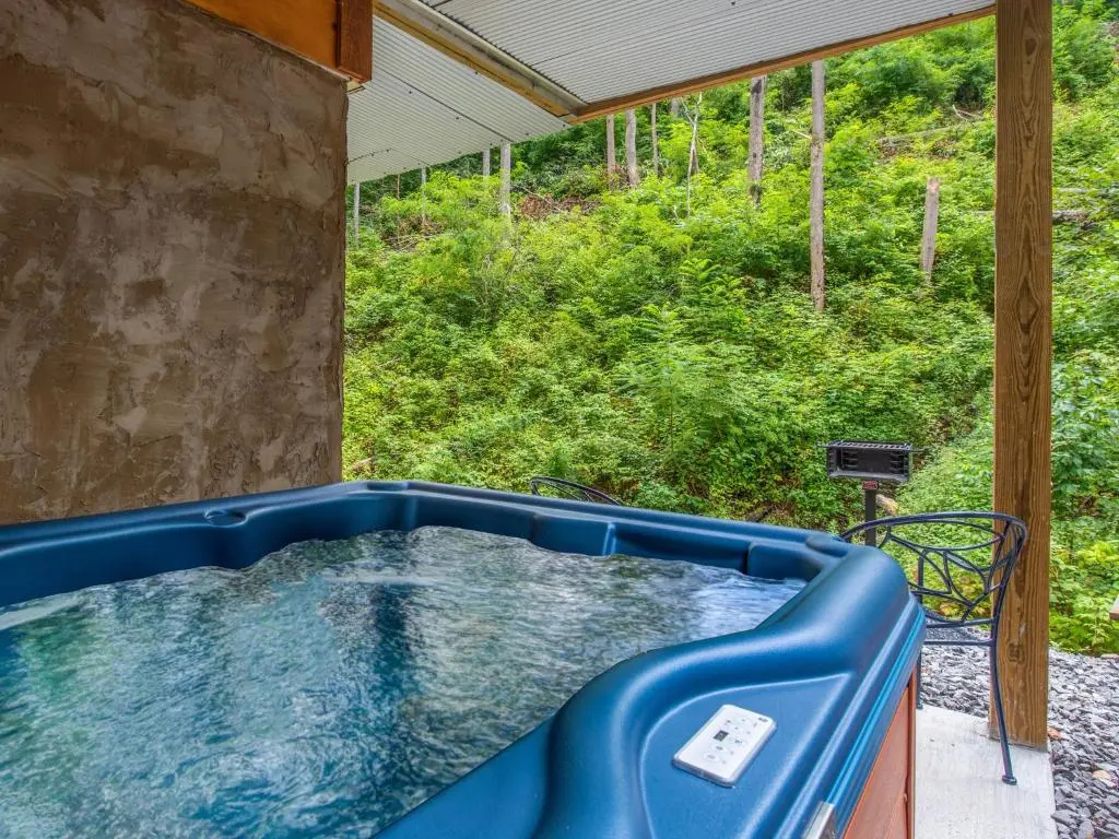 Bearly Hidden, 1 Bedroom, Loft, Resort Pool, Hot Tub, Fireplace, Sleeps 5