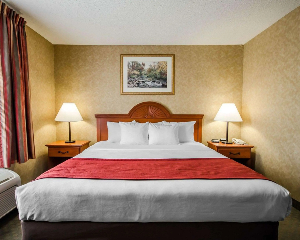 Quality Inn & Suites near Owensboro & Holiday World GOLD AWARD WINNER