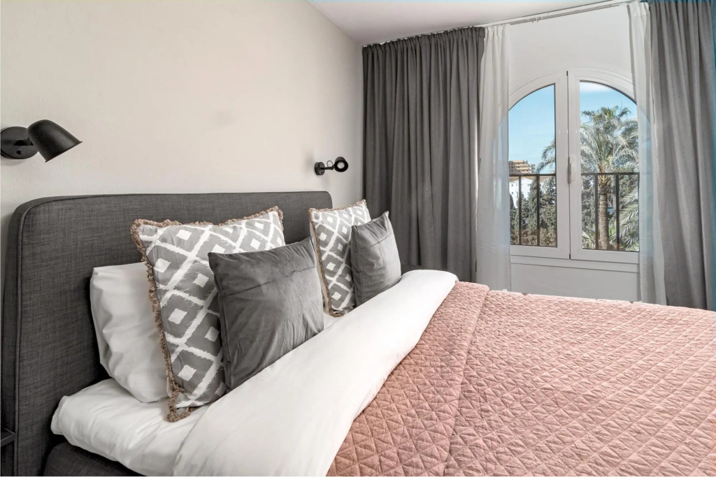 RDM33 -  2 bed apartment close to beach