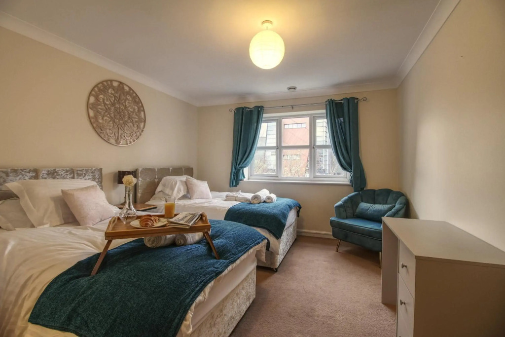 Sunnydale Serviced Apartments - Central location, with allocated parking