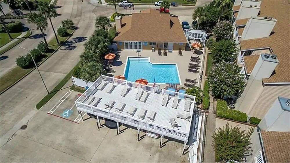 Sea-turtle 302 - Lovely 2br Beach Condo With Resort Amenities! Walk To Beach! 2 Bedroom Condo by Redawning
