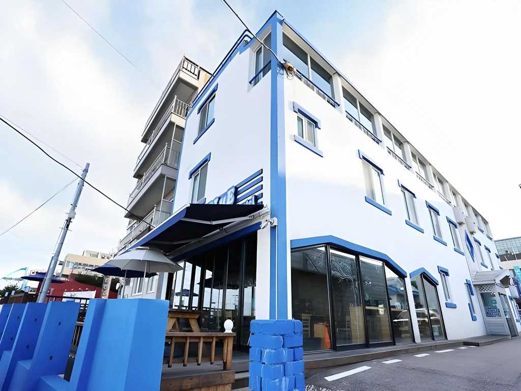 James Blue Hostel