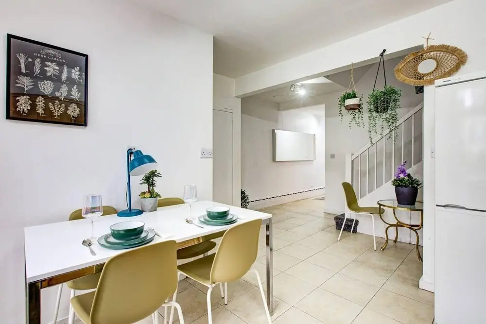 Gorgeous 4 Bedroom House in Central London