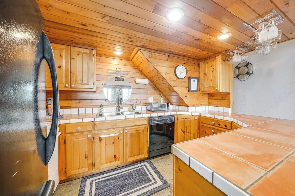 Broken Bow Escape w/ Mountain Views & Pool Access!