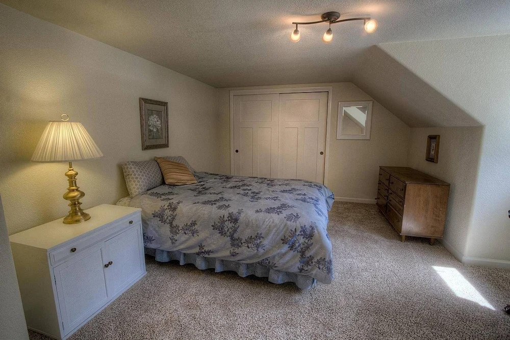 Corner Pocket Chalet