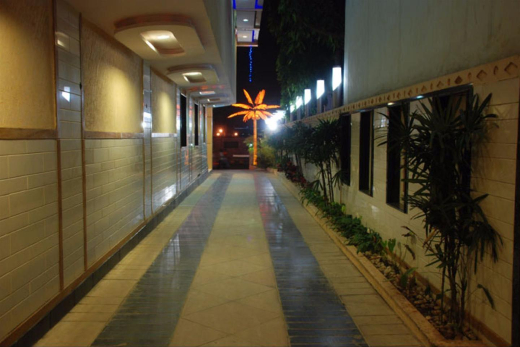 Golden Metro Hotel
