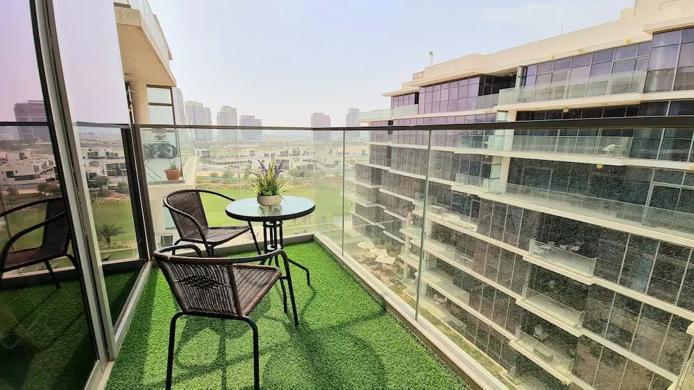 Marco Polo - Serene 1 BR APT amidst Golf Course with Gym & Pool