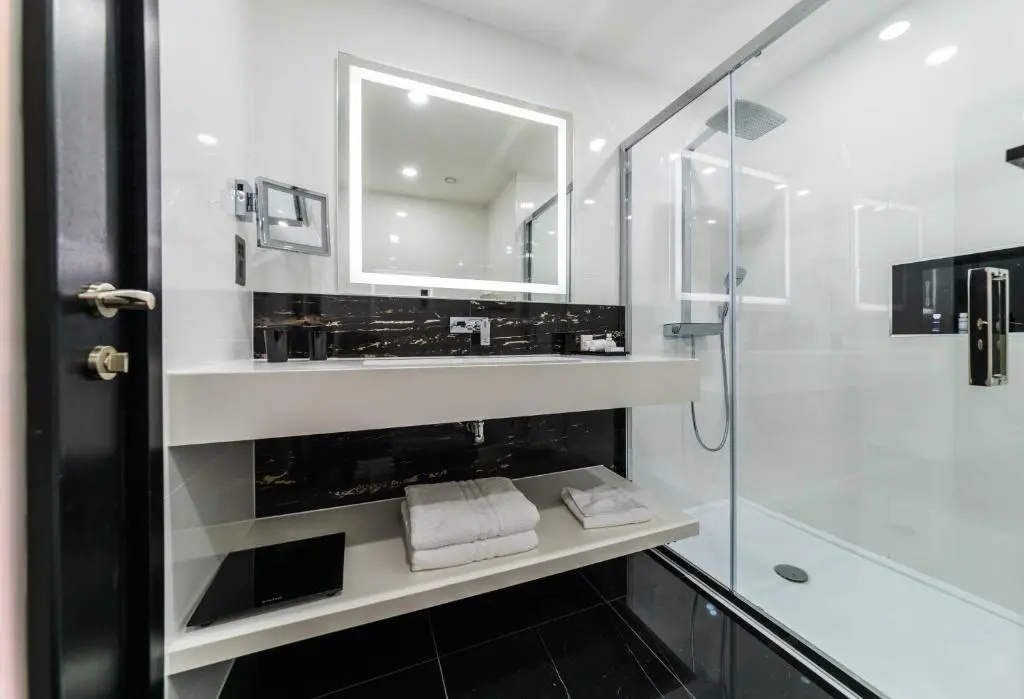 Montcalm Royal London House, Autograph Collection