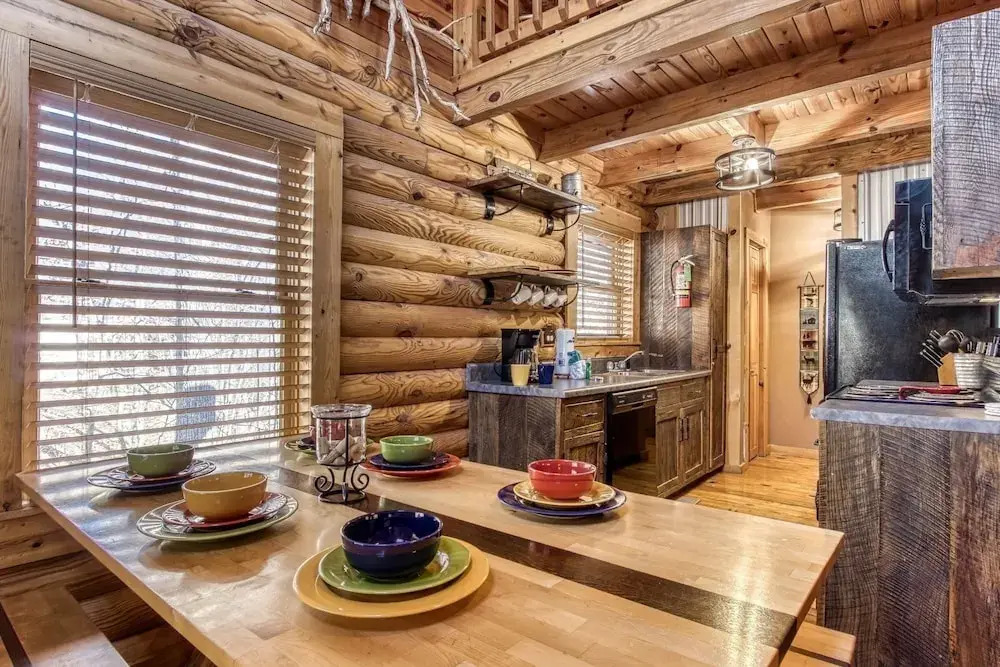 ER45 - Tin Pan Alley - Great location, Just across from swimming pool! cabin