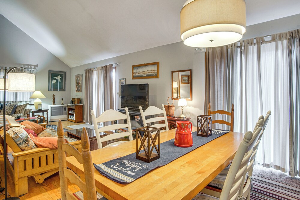 2 Mi to Main St & Beach! Family Home in Edgartown
