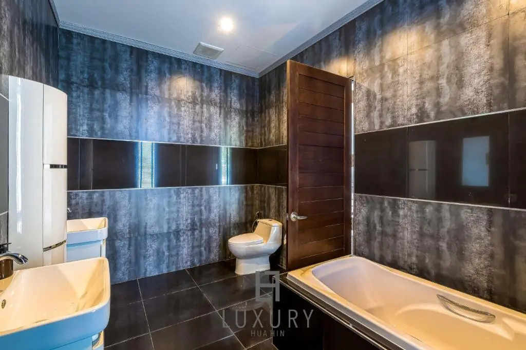 Modern 3 Bedroom Pool Villa In Resort G207