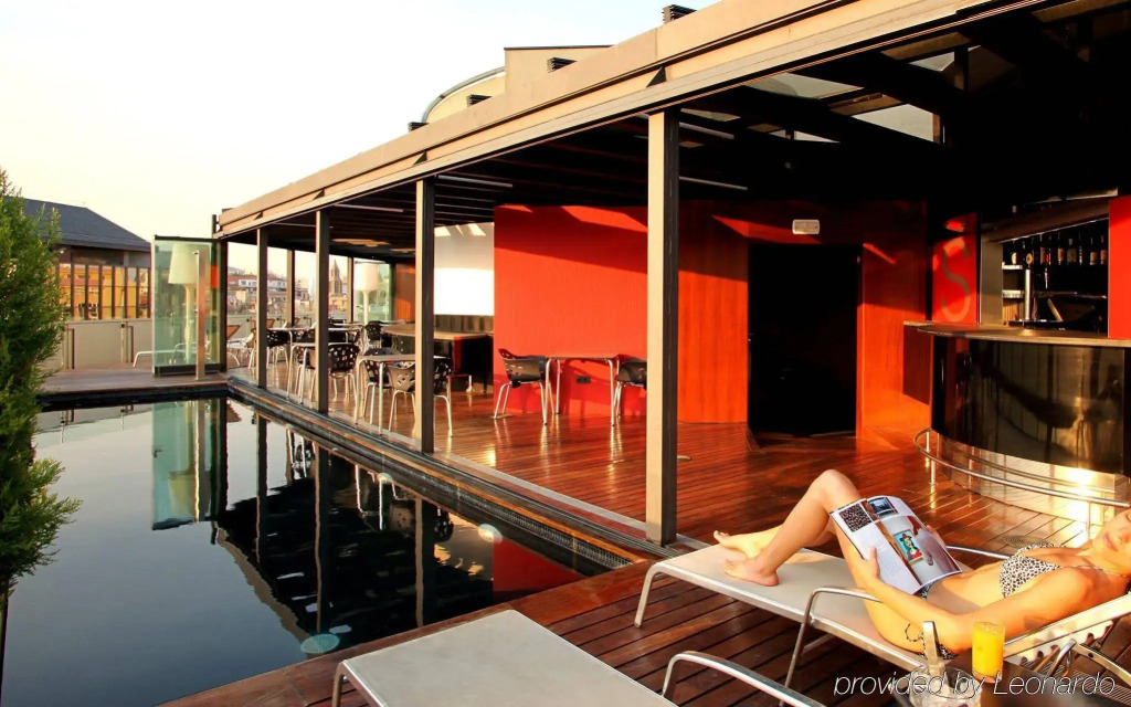 Cram Hotel