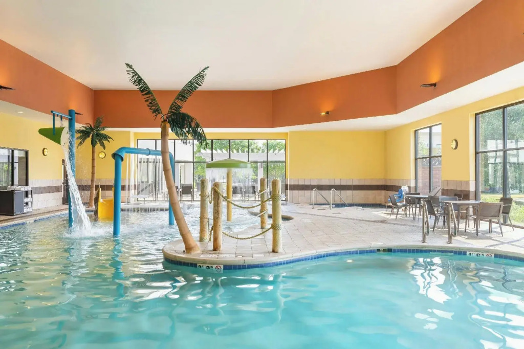 Courtyard by Marriott Madison West / Middleton