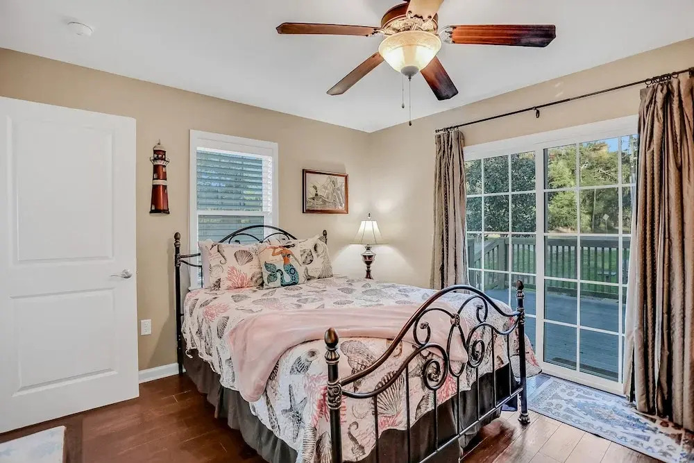 Inviting Waterfront Cottage With Balcony, Firepit, Marsh Views, & Washer/dryer