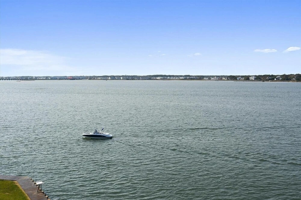 Harbour Island 403l 2 Bedroom Condo by RedAwning