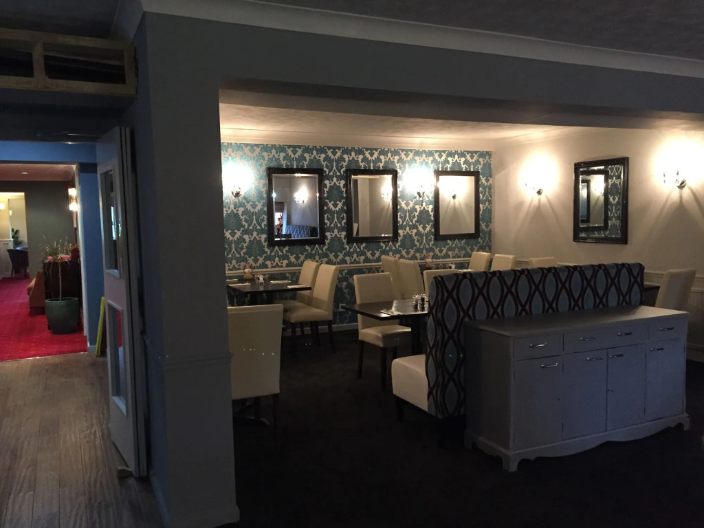 South Lawn Hotel