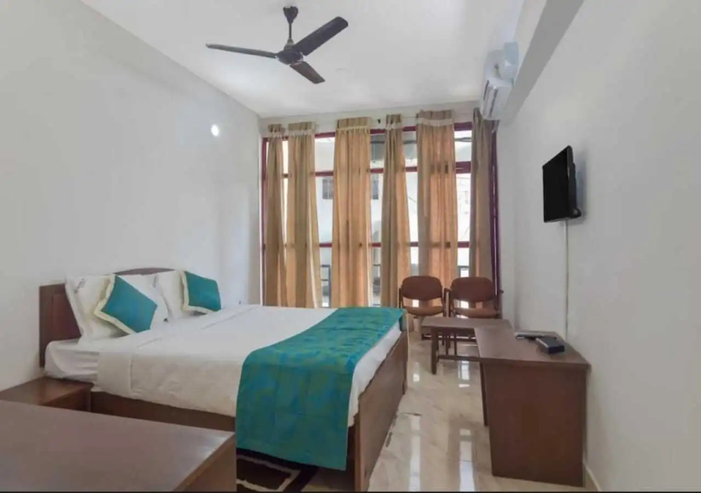 Easternwoods Hotel Raj