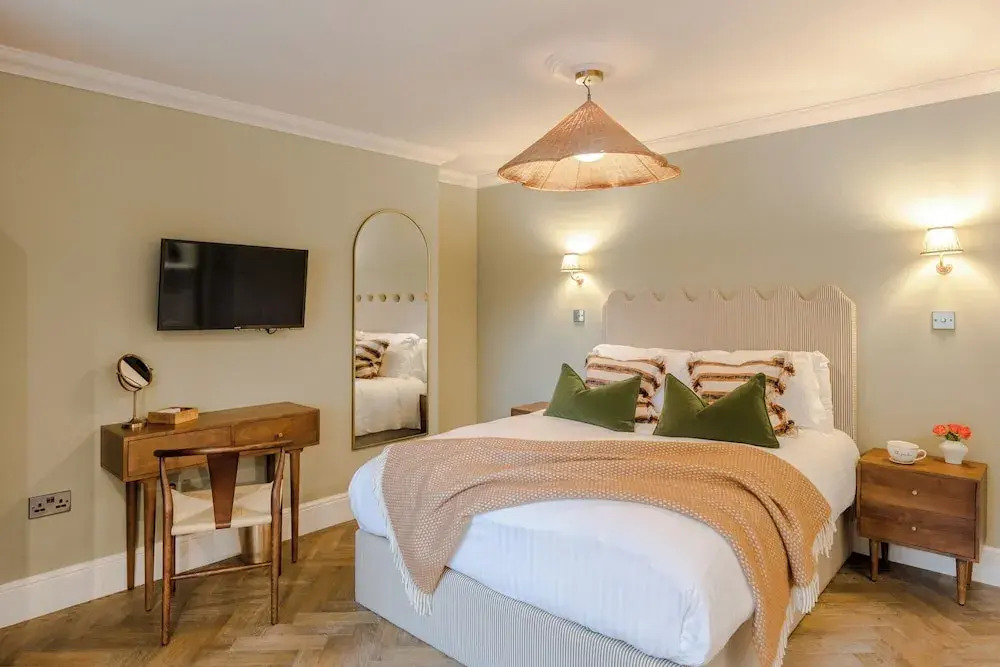 Tyndalls Park - Your Apartment