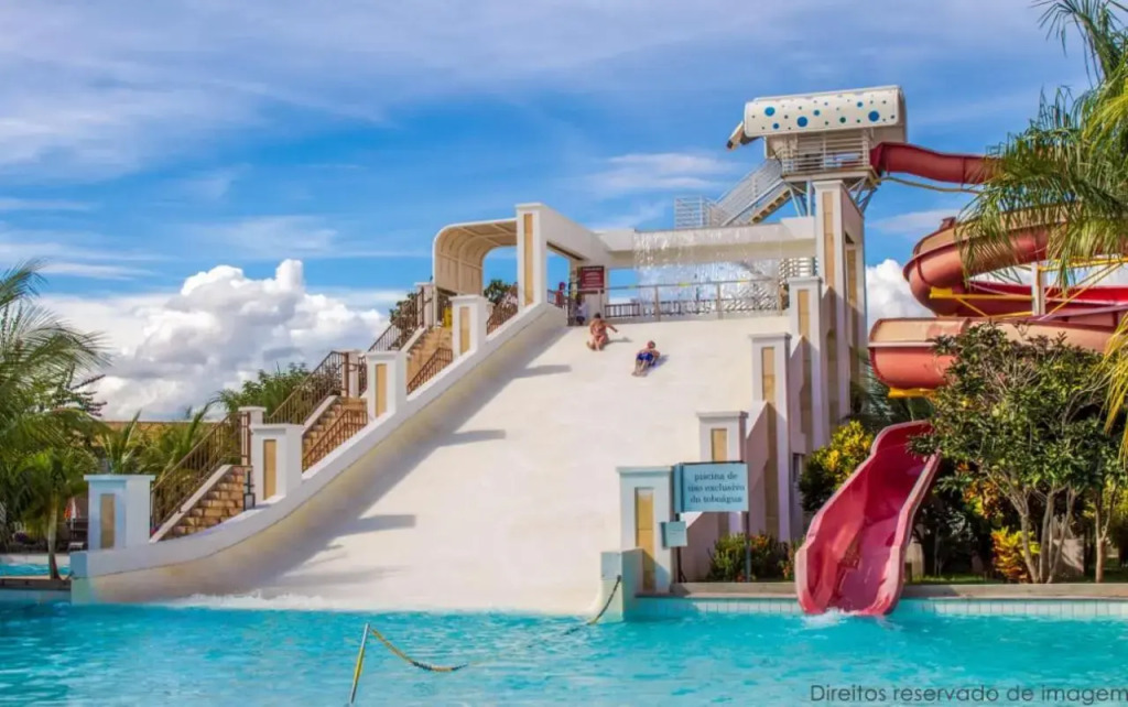 Parque aquático 24 horas NO LACQUA em CALDAS NOVAS