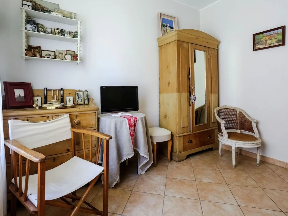 Amazing Holiday Home With Pool in Aix-en-provence