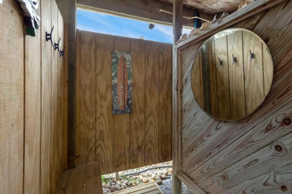 6013 - Surf Shack